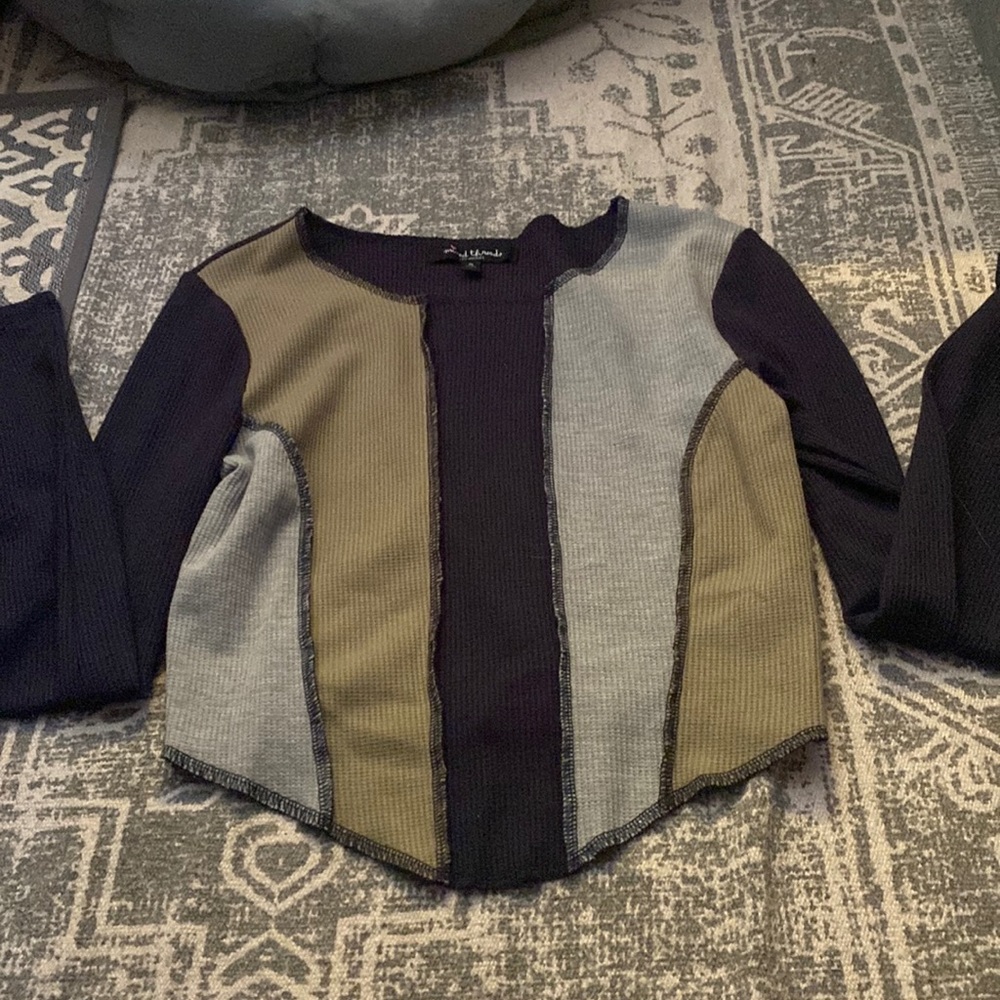 Long sleeve crop top